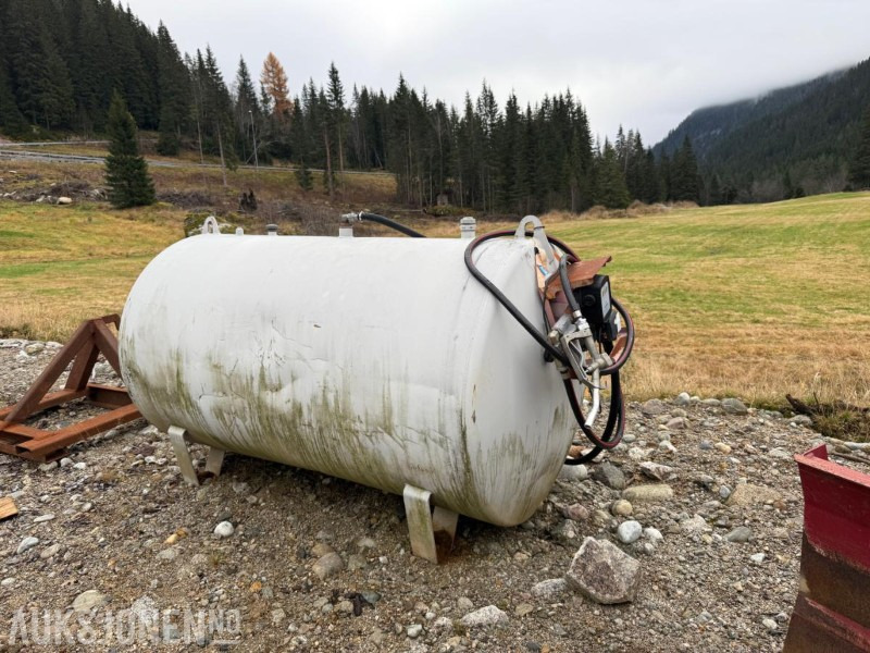 Sb Dieseltank med pumpe - معدات البناء: صور 1 Sb Dieseltank med pumpe - معدات البناء: صور 1