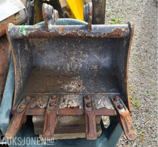 Tm Benne graveskuffe - ملحقات - آلات البناء: صور 1 Tm Benne graveskuffe - ملحقات - آلات البناء: صور 1