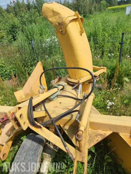 Traktor Snøfres 3 punkter feste med hydraulisk utkast - الآلات والماكينات الزراعية: صور 2 Traktor Snøfres 3 punkter feste med hydraulisk utkast - الآلات والماكينات الزراعية: صور 2