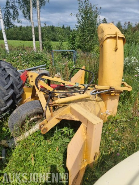 Traktor Snøfres 3 punkter feste med hydraulisk utkast - الآلات والماكينات الزراعية: صور 1 Traktor Snøfres 3 punkter feste med hydraulisk utkast - الآلات والماكينات الزراعية: صور 1