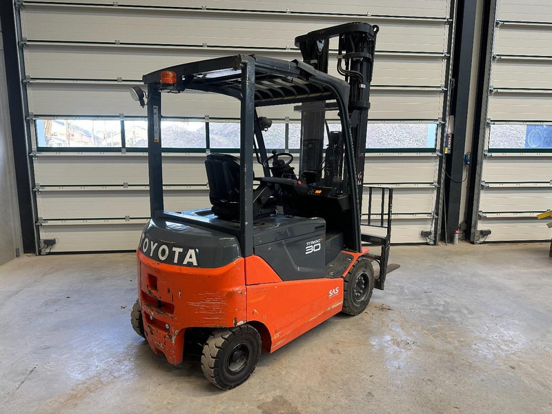 Toyota 8 FBMKT 30 3 ton lifting capacity - رافعة شوكية كهربائية: صور 3 Toyota 8 FBMKT 30 3 ton lifting capacity - رافعة شوكية كهربائية: صور 3