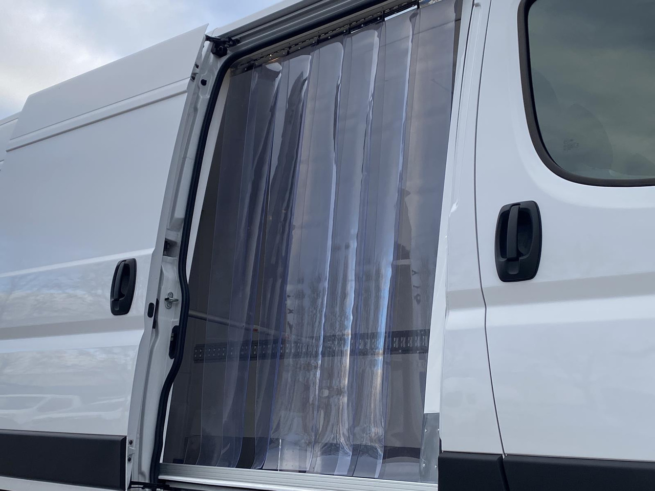 FIAT DUCATO L3H2 180PS BASE HEAVY / FRISCHDIENST + XARIOS 300 12-380V + Heizung - الشاحنات الصغيرة المبردة: صور 5 FIAT DUCATO L3H2 180PS BASE HEAVY / FRISCHDIENST + XARIOS 300 12-380V + Heizung - الشاحنات الصغيرة المبردة: صور 5