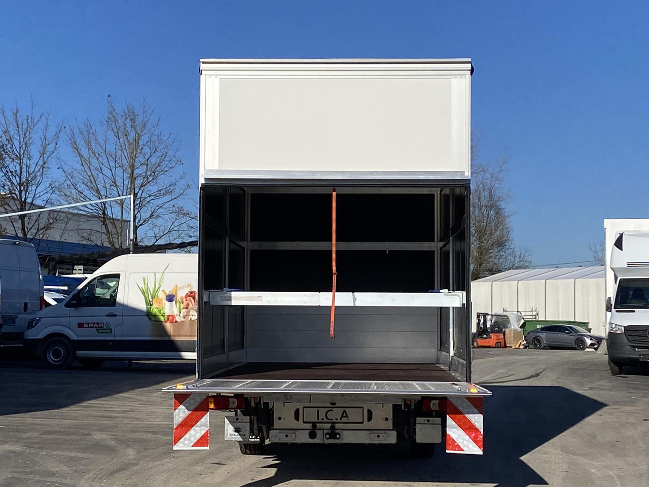 IVECO DAILY 35S18HP  D30C | PRITSCHE PLANE + SCHLAFKABINE + LADERAMPE إيجار IVECO DAILY 35S18HP  D30C | PRITSCHE PLANE + SCHLAFKABINE + LADERAMPE: صور 20