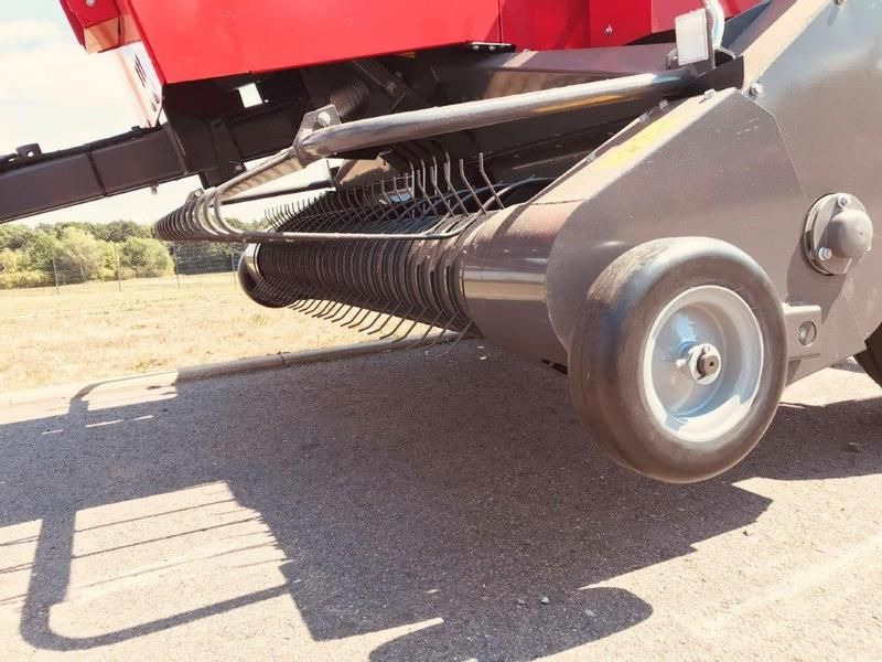 Massey Ferguson MF 1840 - مكبس البالات المستطيله: صور 3 Massey Ferguson MF 1840 - مكبس البالات المستطيله: صور 3