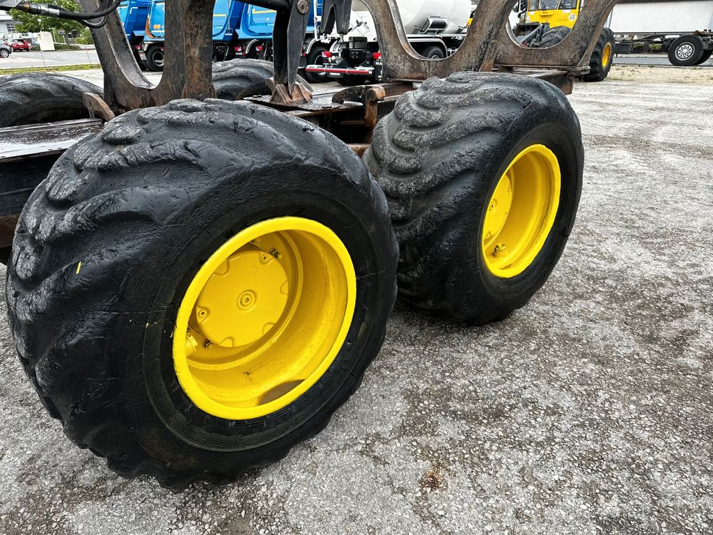 شاحنات نقل الأخشاب في الغابات John Deere 1210E 10m CF710 KRAN: صور 14