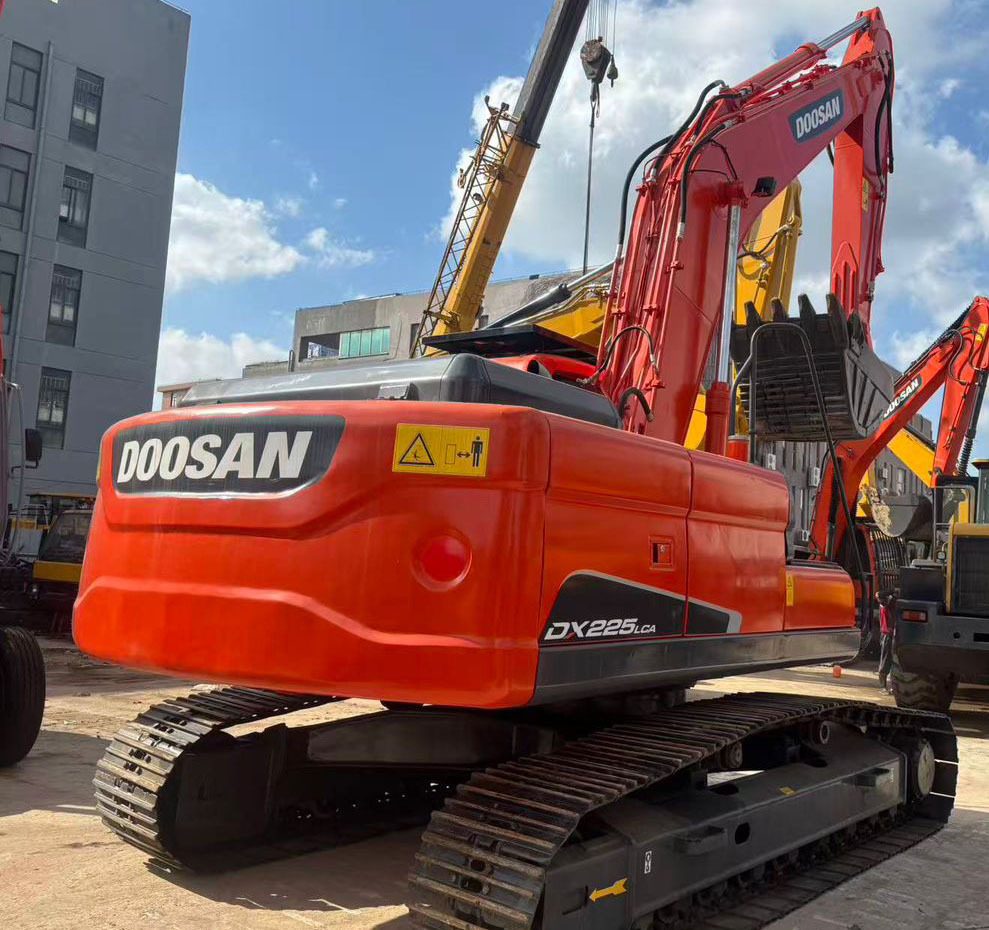 Doosan DX225 Used Crawler Excavator Secondhand 25 ton Excavators for Sale - حفارات زحافة: صور 5 Doosan DX225 Used Crawler Excavator Secondhand 25 ton Excavators for Sale - حفارات زحافة: صور 5