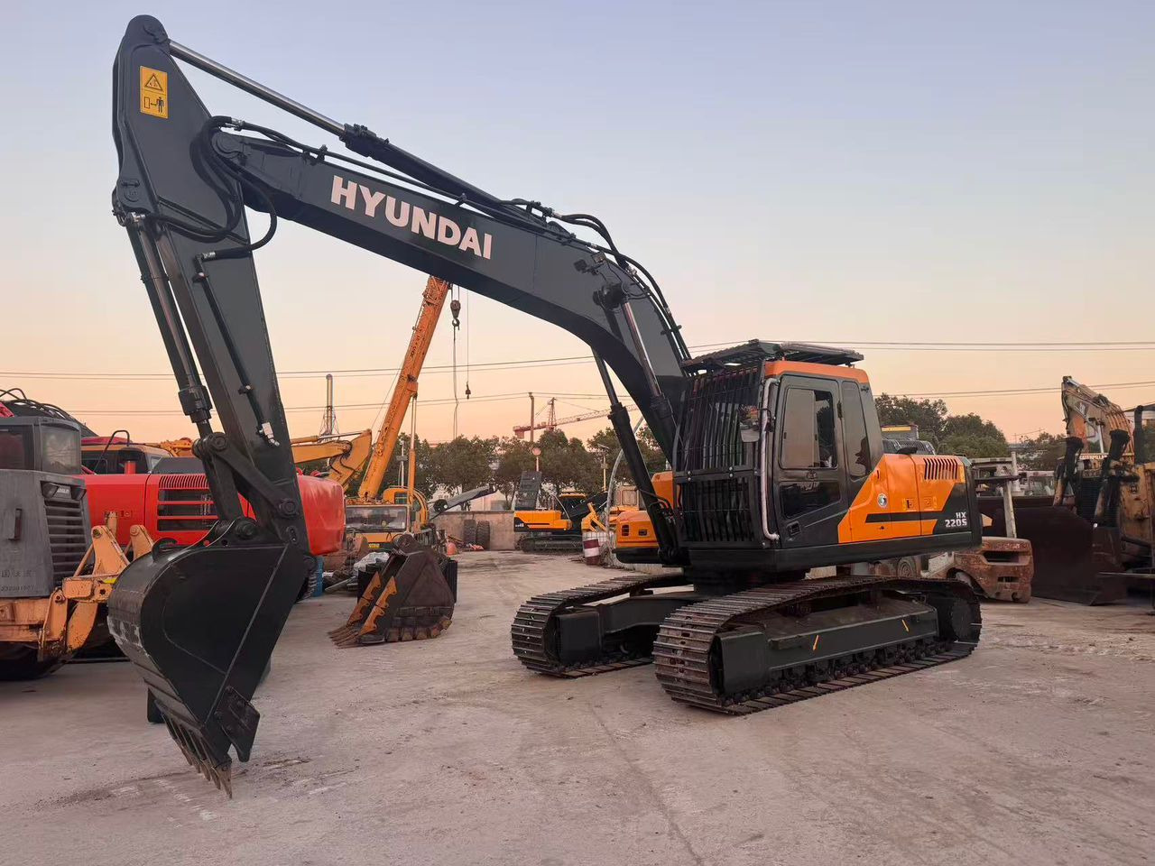Hyundai 220 225 220LC-9S Used Crawler Excavator in Great Conditions for Sale - حفارات زحافة: صور 4 Hyundai 220 225 220LC-9S Used Crawler Excavator in Great Conditions for Sale - حفارات زحافة: صور 4