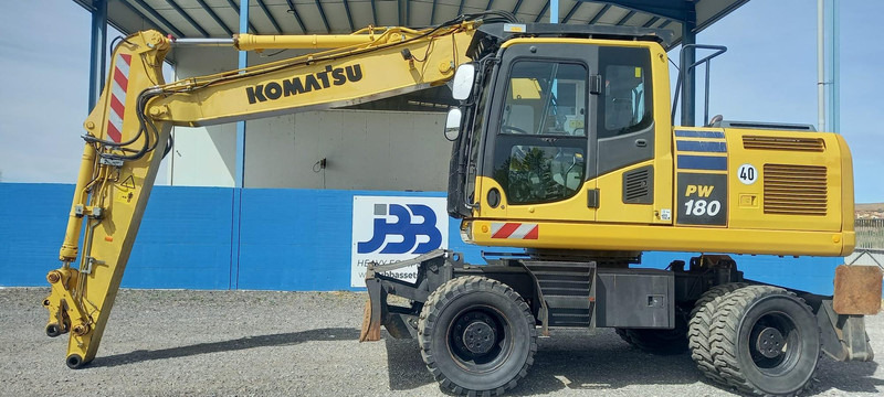 Komatsu PW180-10 - حفارة على عجلات: صور 1 Komatsu PW180-10 - حفارة على عجلات: صور 1