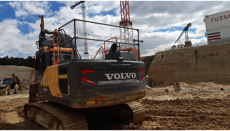 Volvo EC220EL - حفارات زحافة: صور 2 Volvo EC220EL - حفارات زحافة: صور 2