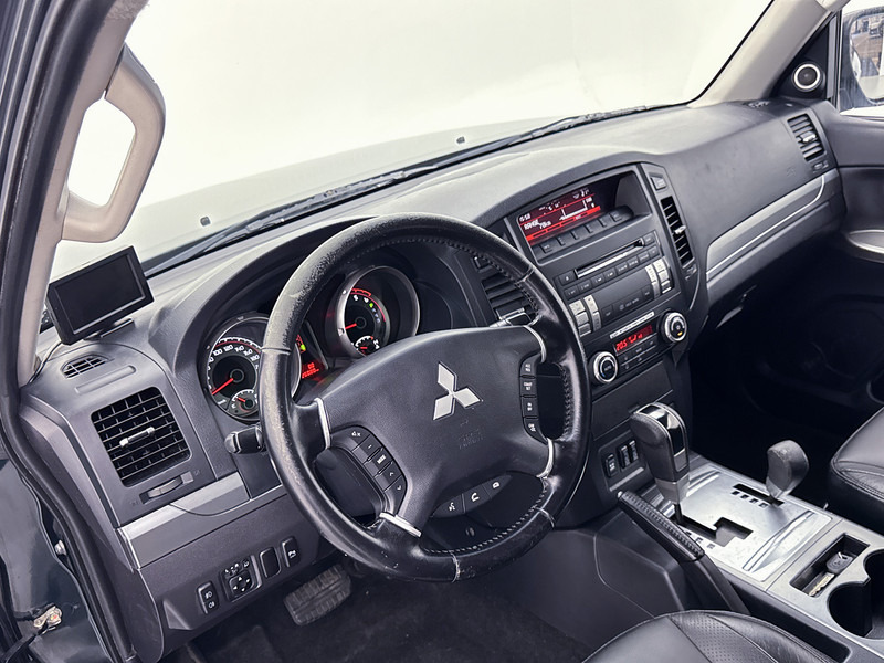 Mitsubishi Pajero 3.2 DI-D Instyle High Roof Van Grijs kenteken Automaat Climate control Trekhaak 3000KG - الشاحنات الصغيرة: صور 5 Mitsubishi Pajero 3.2 DI-D Instyle High Roof Van Grijs kenteken Automaat Climate control Trekhaak 3000KG - الشاحنات الصغيرة: صور 5