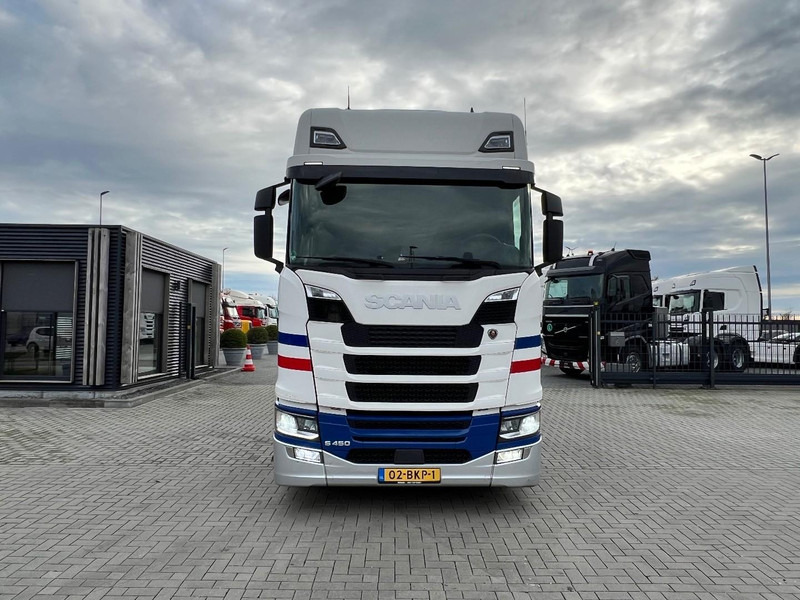 Scania S450 NGT 6x2 Koelwagen Retarder / Dhollandia / Bloenenmaat - مبردة شاحنة: صور 2 Scania S450 NGT 6x2 Koelwagen Retarder / Dhollandia / Bloenenmaat - مبردة شاحنة: صور 2