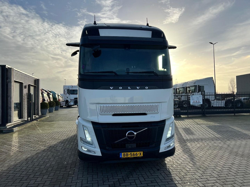 Volvo FH 460 4x2 trekker Aero / Globetrotter XL / Standclima - شاحنة جرار: صور 2 Volvo FH 460 4x2 trekker Aero / Globetrotter XL / Standclima - شاحنة جرار: صور 2