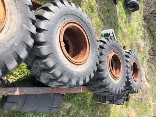 Anvelope Cu 24PR 4 BUC VOLA Incarcator VOLVO KOMATSU JCB - عجلات: صور 1 Anvelope Cu 24PR 4 BUC VOLA Incarcator VOLVO KOMATSU JCB - عجلات: صور 1