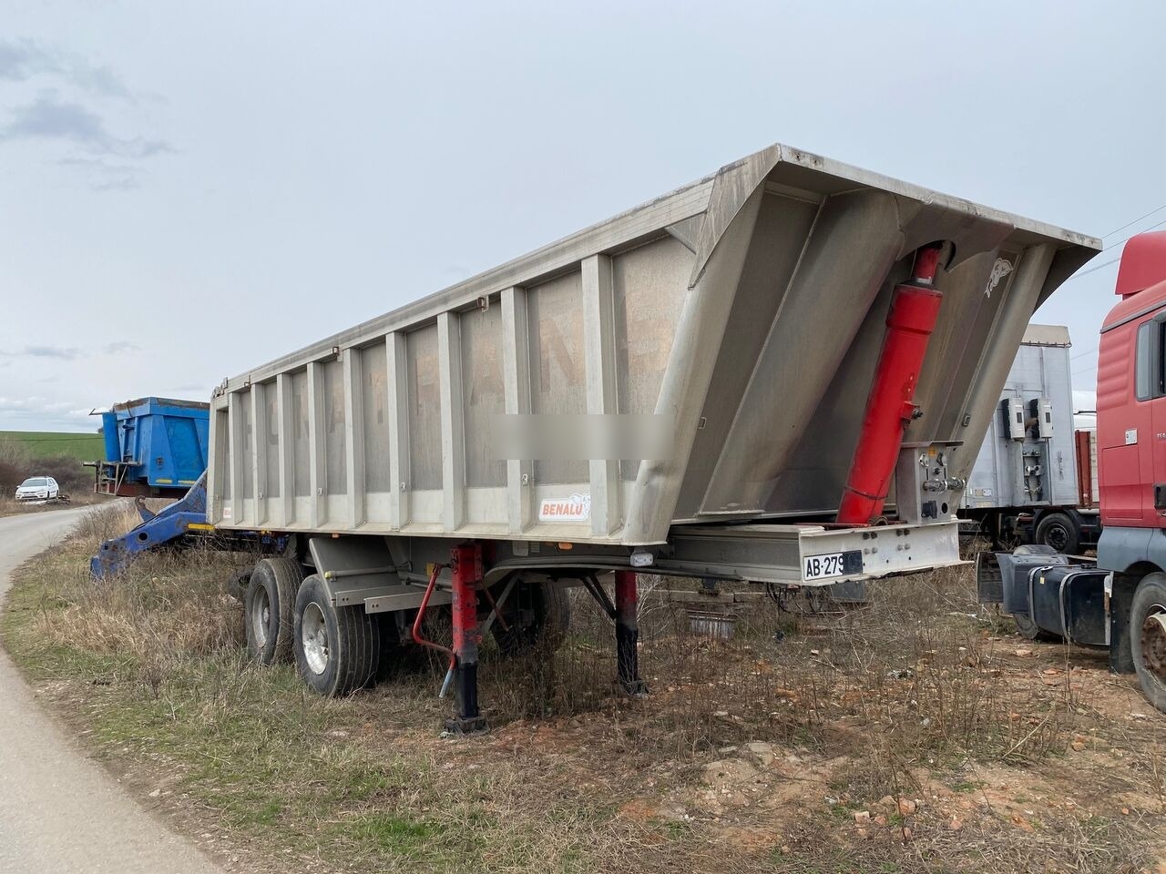 Benalu Bena Basculabila Agregate Aluminiu 2 PIECES AVALABILE - قلابة نصف مقطورة: صور 3 Benalu Bena Basculabila Agregate Aluminiu 2 PIECES AVALABILE - قلابة نصف مقطورة: صور 3