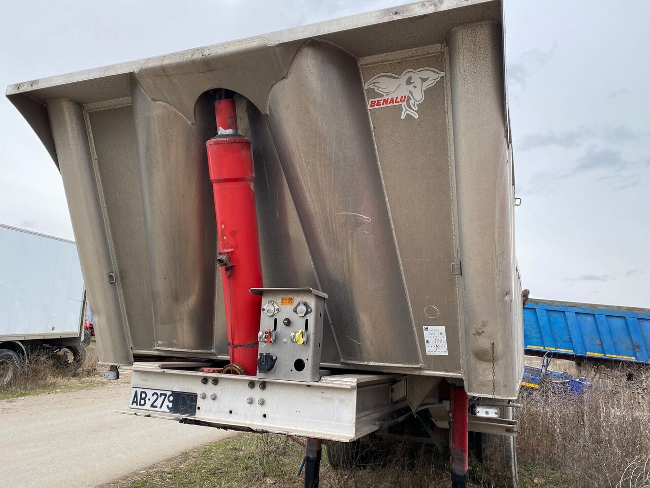 Benalu Bena Basculabila Agregate Aluminiu 2 PIECES AVALABILE - قلابة نصف مقطورة: صور 4 Benalu Bena Basculabila Agregate Aluminiu 2 PIECES AVALABILE - قلابة نصف مقطورة: صور 4