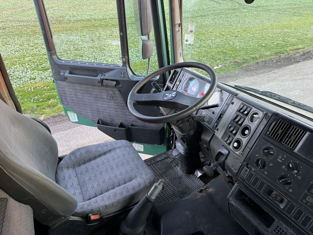 MAN 26 414 6x4 KIPPER L2000 Euro3 Manual Injection Pomp - شاحنة: صور 2 MAN 26 414 6x4 KIPPER L2000 Euro3 Manual Injection Pomp - شاحنة: صور 2