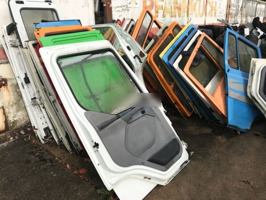 Usi cabina camion din dezmembrari - باب و قطع الغيار - شاحنة: صور 2 Usi cabina camion din dezmembrari - باب و قطع الغيار - شاحنة: صور 2