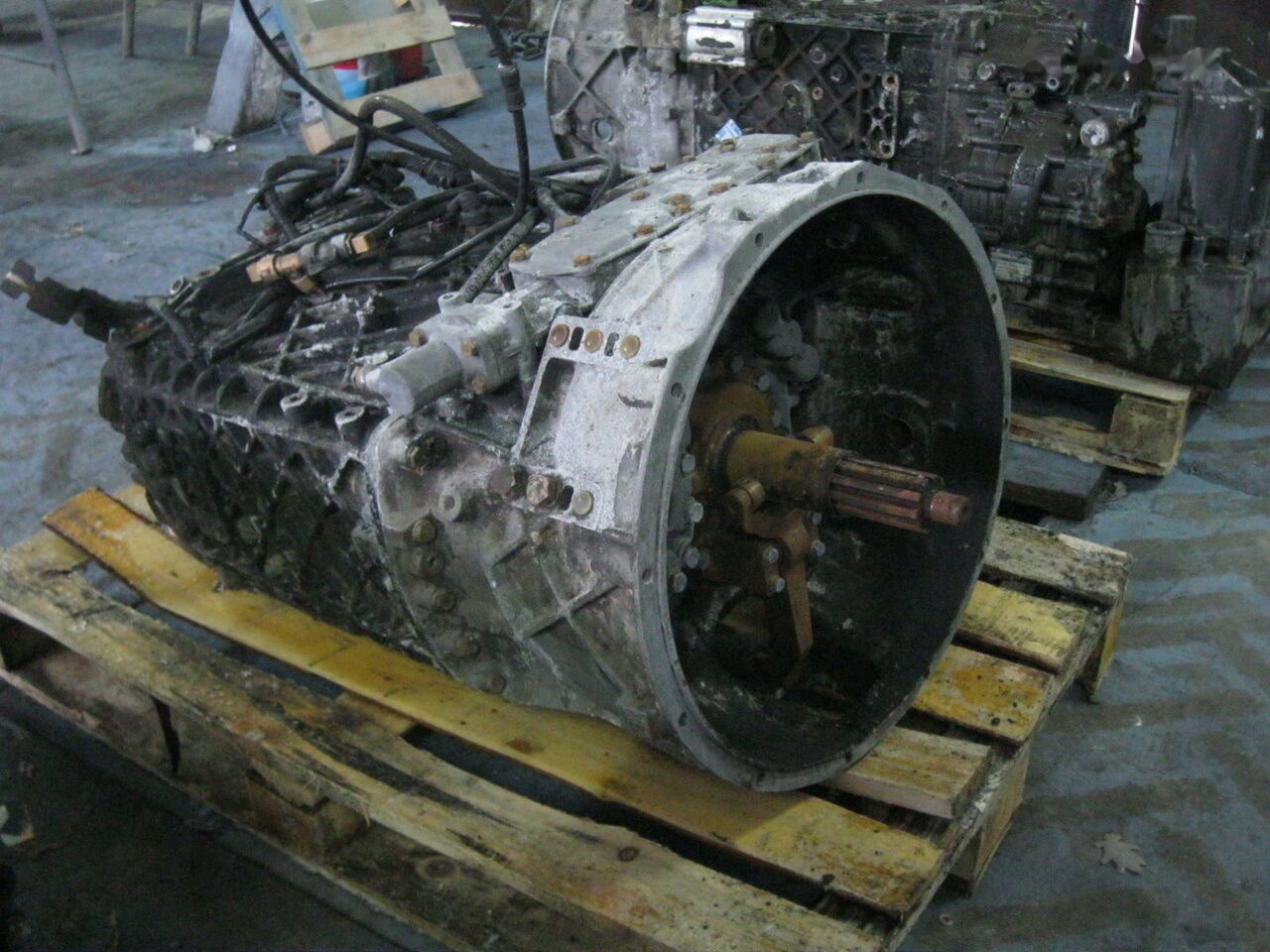 ZF 16S221 DAF XF 95 - علبة التروس - شاحنة: صور 1 ZF 16S221 DAF XF 95 - علبة التروس - شاحنة: صور 1