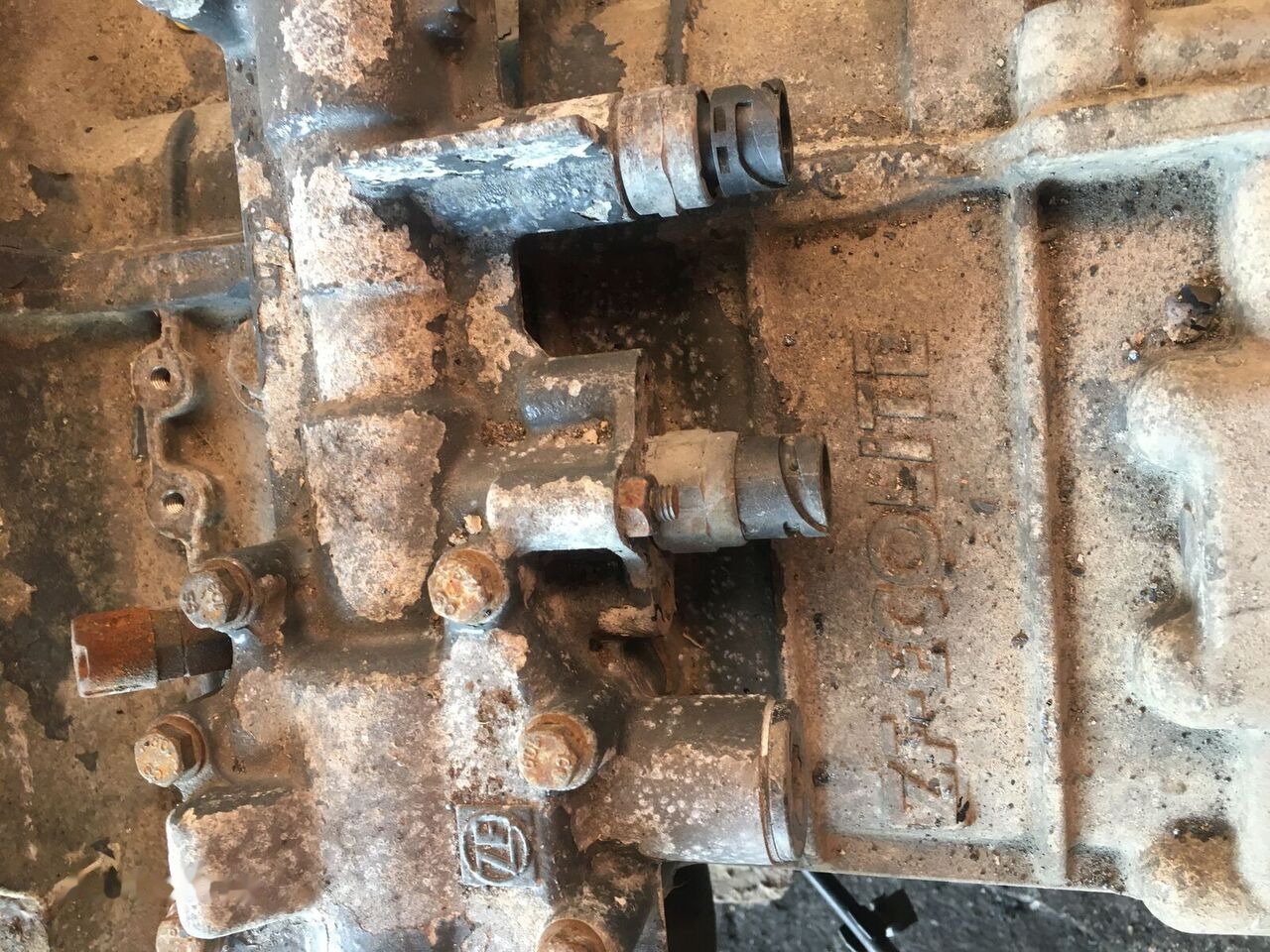 ZF 6s800 1700557 DAF - علبة التروس - شاحنة: صور 2 ZF 6s800 1700557 DAF - علبة التروس - شاحنة: صور 2