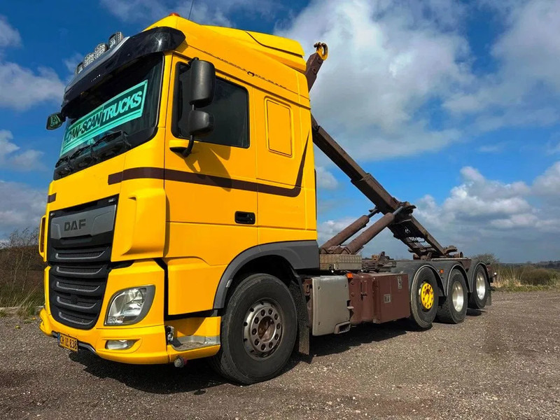 DAF XF 530 Hoglift with knæk arm. - شاحنة ذات الخطاف: صور 1 DAF XF 530 Hoglift with knæk arm. - شاحنة ذات الخطاف: صور 1