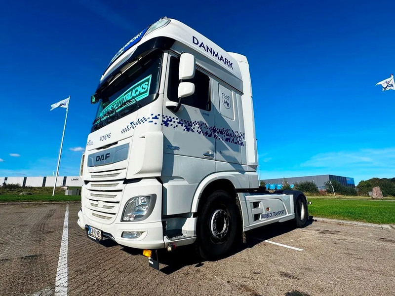 DAF XF 530 god tractor unit - شاحنة جرار: صور 2 DAF XF 530 god tractor unit - شاحنة جرار: صور 2