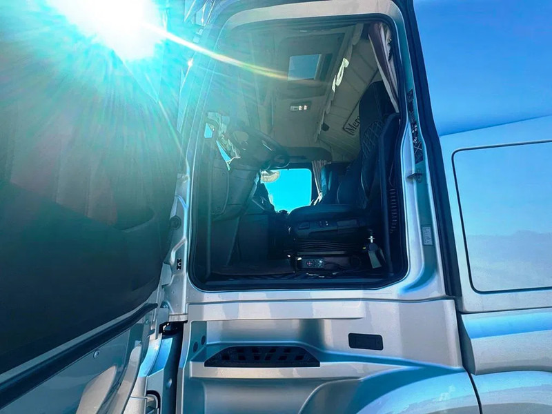 شاحنة جرار Mercedes-Benz Actros 2653 Special Interior. 6x2 3250mm weelbase. Air / Air suspension. hydr. syatem. Invertor. Micro wave.: صور 14