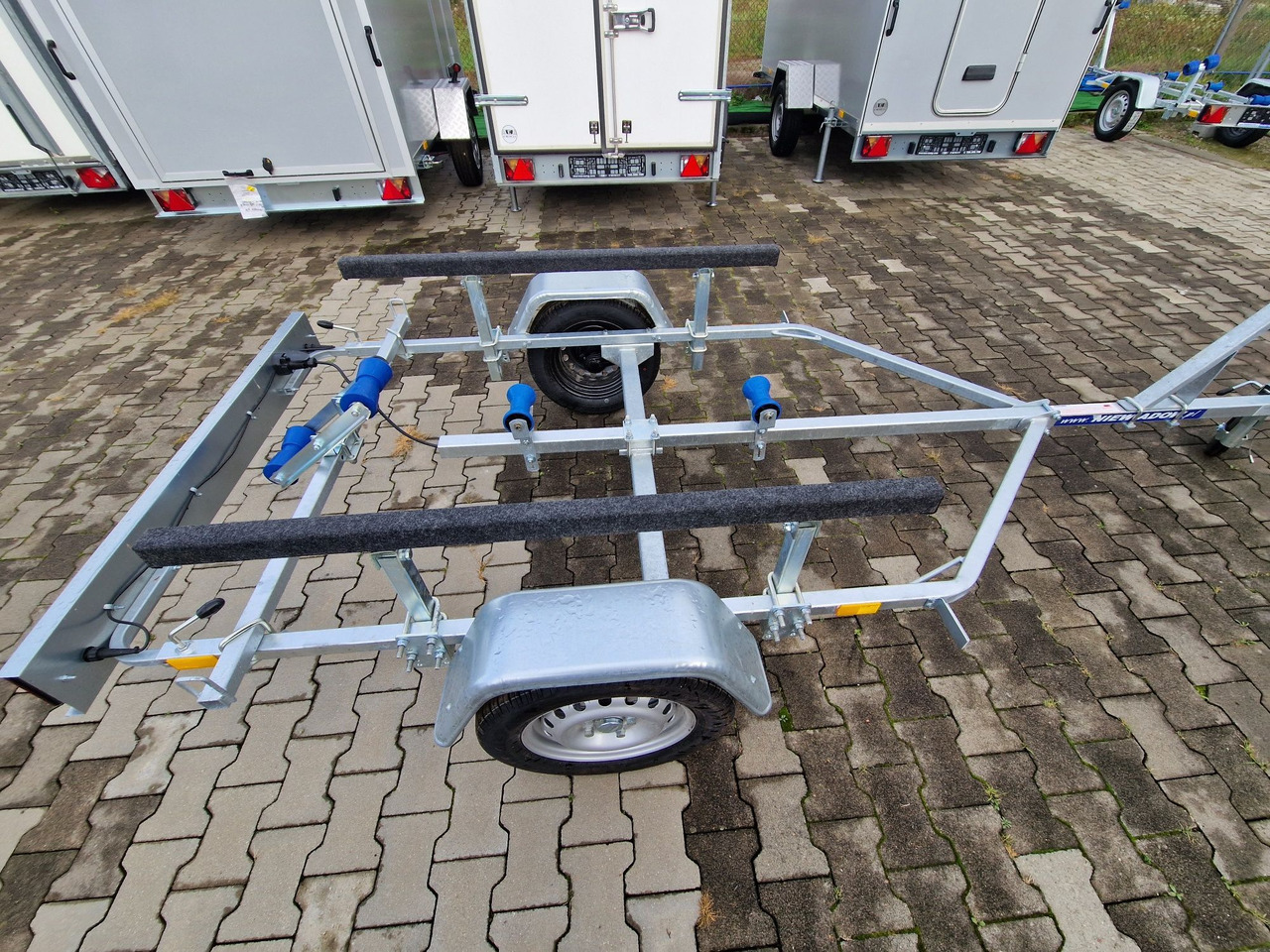 Nowa Przyczepa Podłodziowa ponton łódź 350 - 550cm Niewiadów P400 P415 - شاحنة نقل سيارات مقطورة: صور 3 Nowa Przyczepa Podłodziowa ponton łódź 350 - 550cm Niewiadów P400 P415 - شاحنة نقل سيارات مقطورة: صور 3