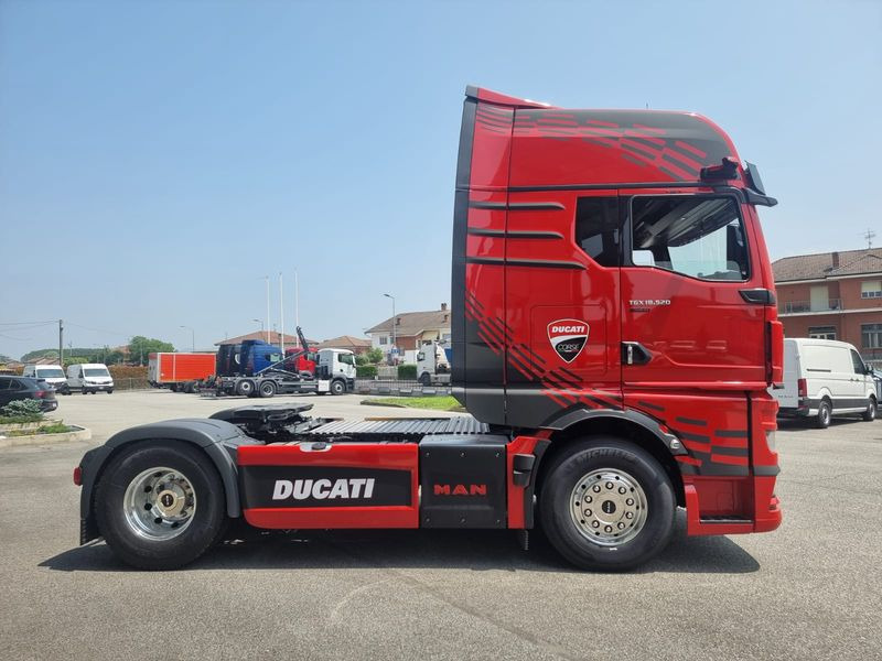 TRATTORE STRADALE MAN TGX 520hp DUCATI EDITION TGX 18.520 4x2 LL SA - شاحنة جرار: صور 2 TRATTORE STRADALE MAN TGX 520hp DUCATI EDITION TGX 18.520 4x2 LL SA - شاحنة جرار: صور 2