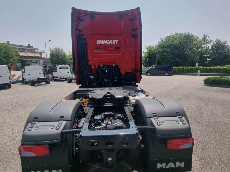 TRATTORE STRADALE MAN TGX 520hp DUCATI EDITION TGX 18.520 4x2 LL SA - شاحنة جرار: صور 4 TRATTORE STRADALE MAN TGX 520hp DUCATI EDITION TGX 18.520 4x2 LL SA - شاحنة جرار: صور 4