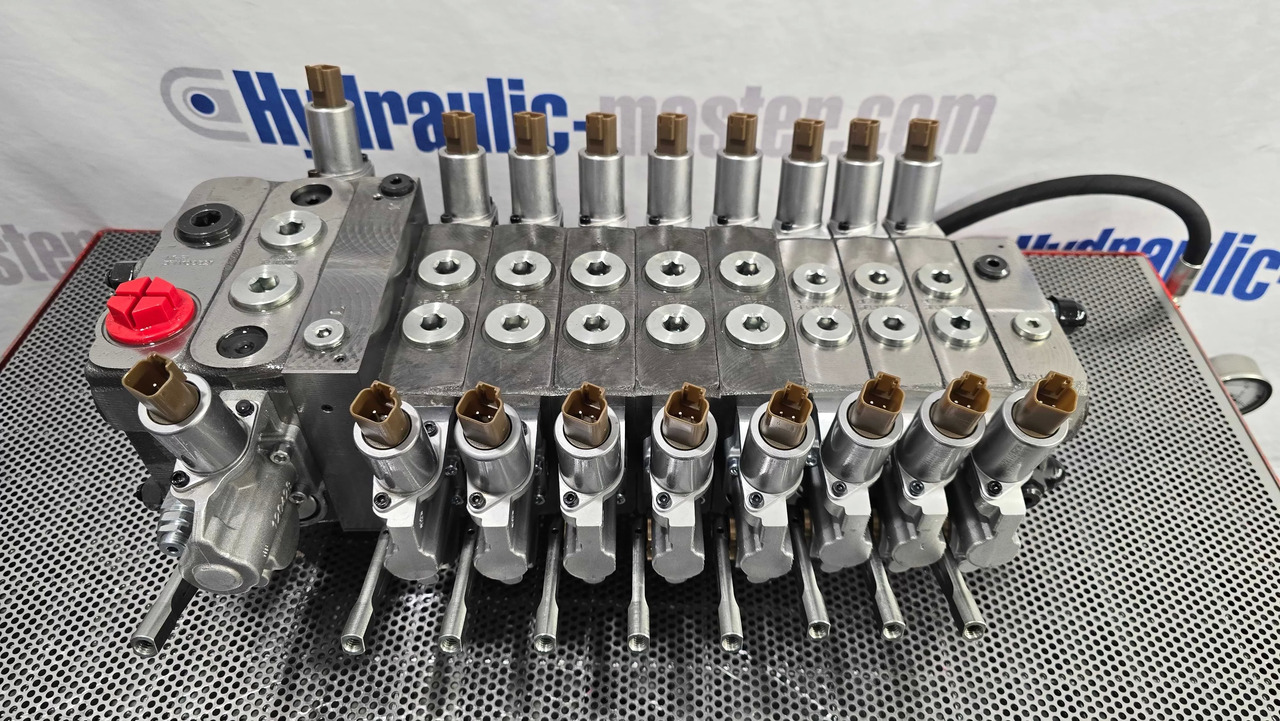 Proportional Valve Walvoil DPX160 combined with DPX100, 9 functions - مقطورة الغابات: صور 1 Proportional Valve Walvoil DPX160 combined with DPX100, 9 functions - مقطورة الغابات: صور 1
