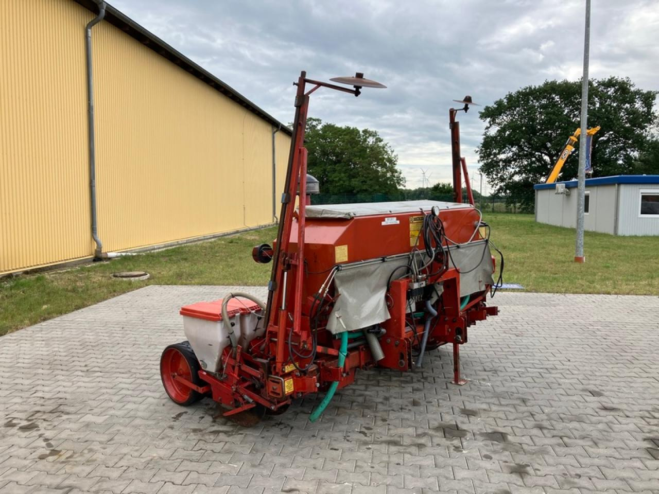 Becker AEROMAT T - وضع البذور فى خطوط: صور 4 Becker AEROMAT T - وضع البذور فى خطوط: صور 4
