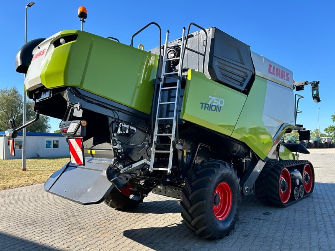 CLAAS TRION 750 TT APS HYBRID - حصادة شاملة: صور 3 CLAAS TRION 750 TT APS HYBRID - حصادة شاملة: صور 3