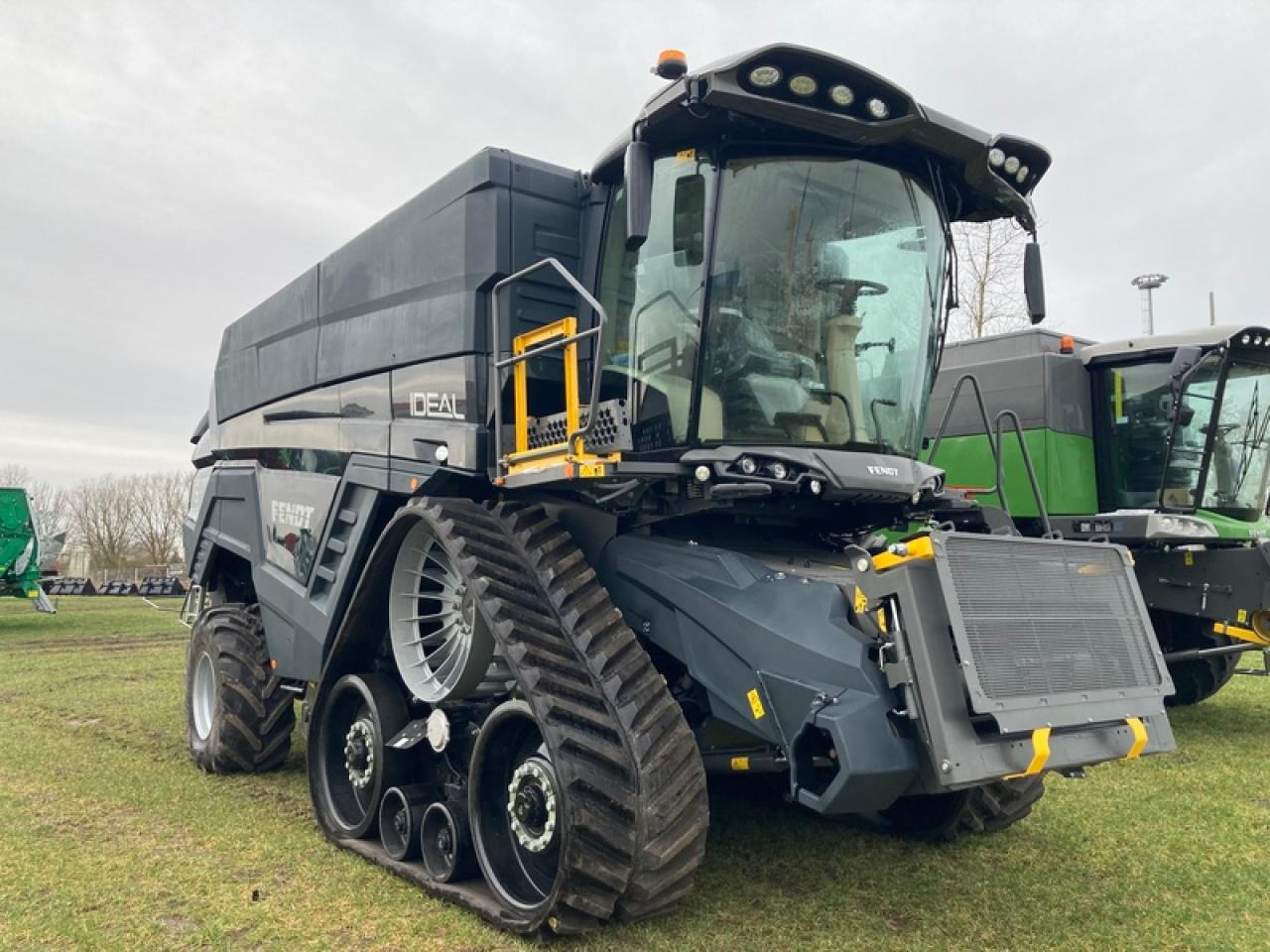 Fendt IDEAL 9 INKL. SCHNEIDWERK+WAGEN - حصادة شاملة: صور 1 Fendt IDEAL 9 INKL. SCHNEIDWERK+WAGEN - حصادة شاملة: صور 1