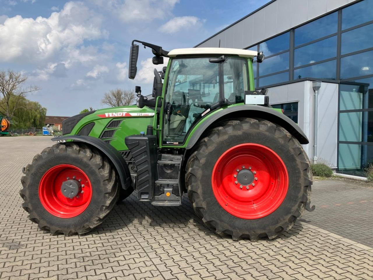 Fendt VARIO 724 GEN 6 PROFI PLUS SET 2 - جرار: صور 2 Fendt VARIO 724 GEN 6 PROFI PLUS SET 2 - جرار: صور 2