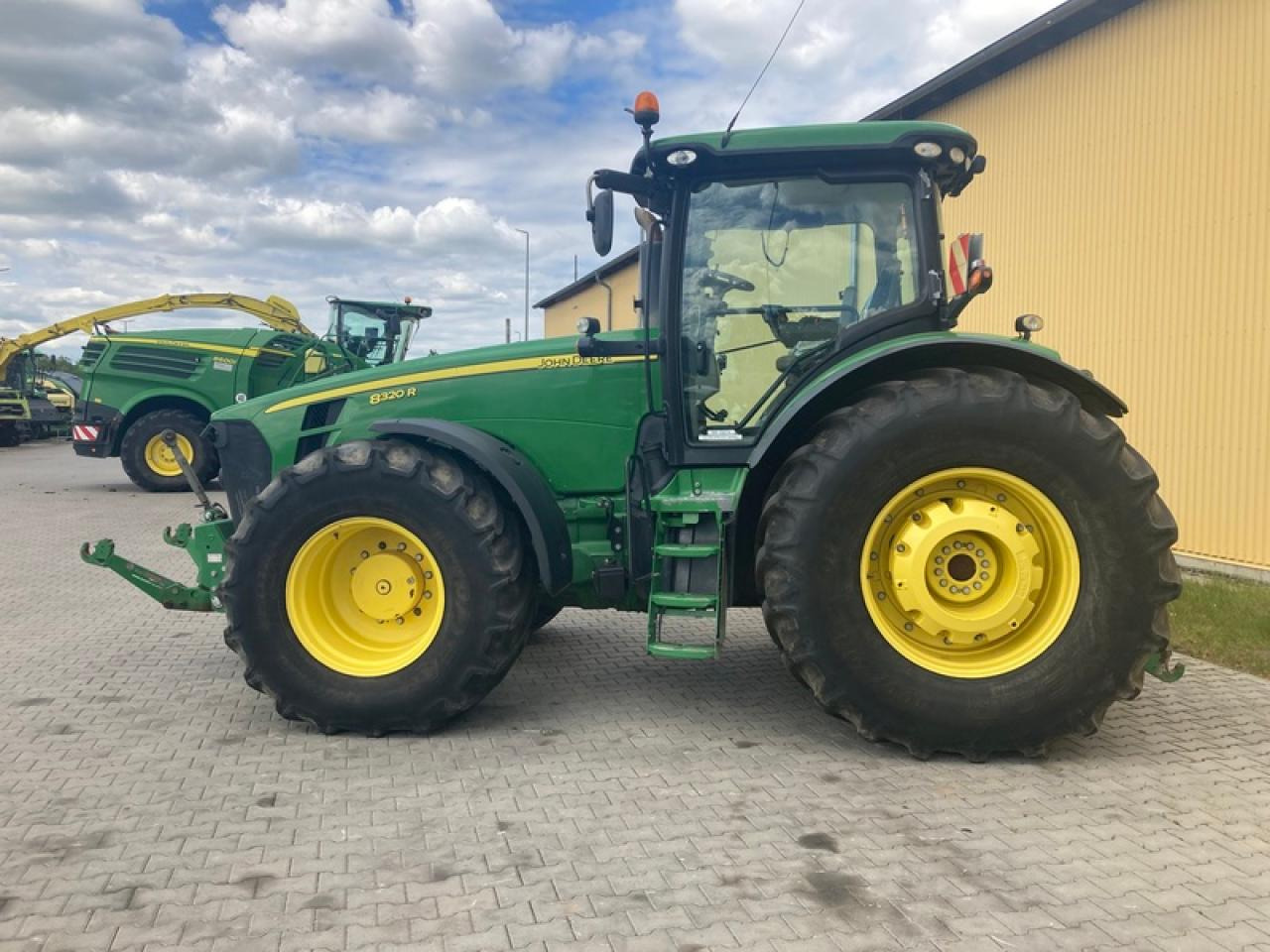 John Deere 8320 R AUTOPOWER - جرار: صور 2 John Deere 8320 R AUTOPOWER - جرار: صور 2