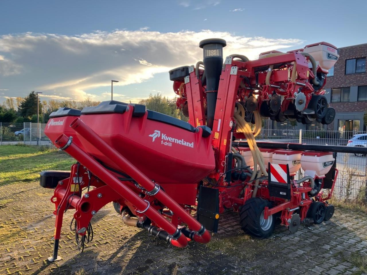 Kverneland OPTIMA 12 SX + FRONTTANK//GEOSEED - وضع البذور فى خطوط: صور 1 Kverneland OPTIMA 12 SX + FRONTTANK//GEOSEED - وضع البذور فى خطوط: صور 1