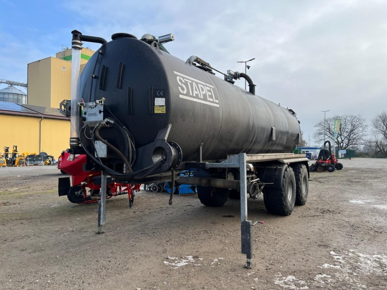 / SATTELTANKAUFLIEGER STAPEL SAP 26 - آلات الأسمدة: صور 1 / SATTELTANKAUFLIEGER STAPEL SAP 26 - آلات الأسمدة: صور 1