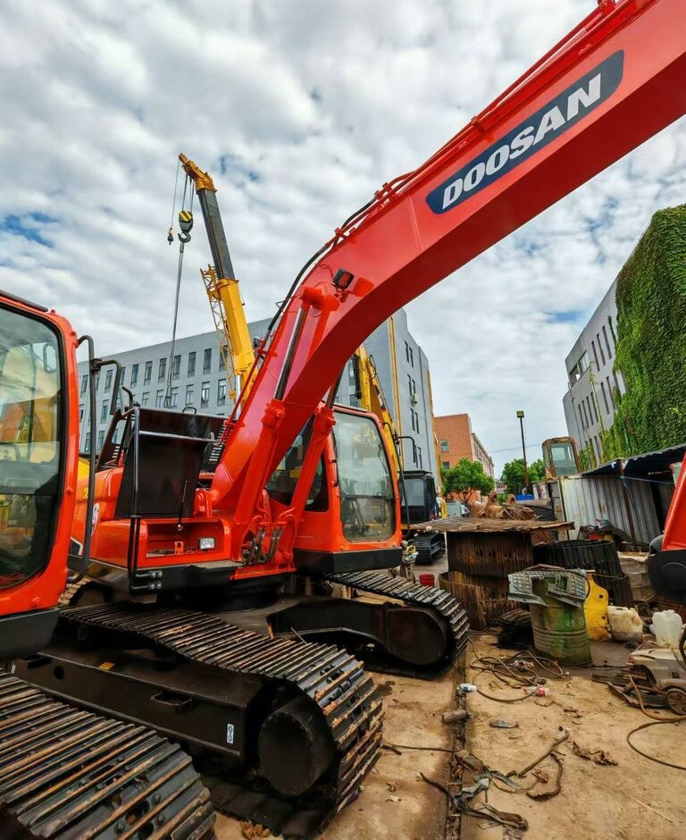Doosan DX225LC - حفارات زحافة: صور 3 Doosan DX225LC - حفارات زحافة: صور 3