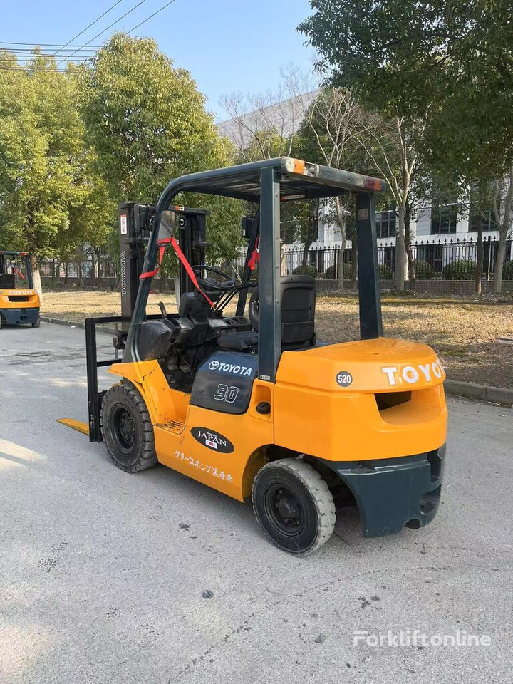 Toyota 7FD30 - رافعة شوكية ديزل: صور 2 Toyota 7FD30 - رافعة شوكية ديزل: صور 2
