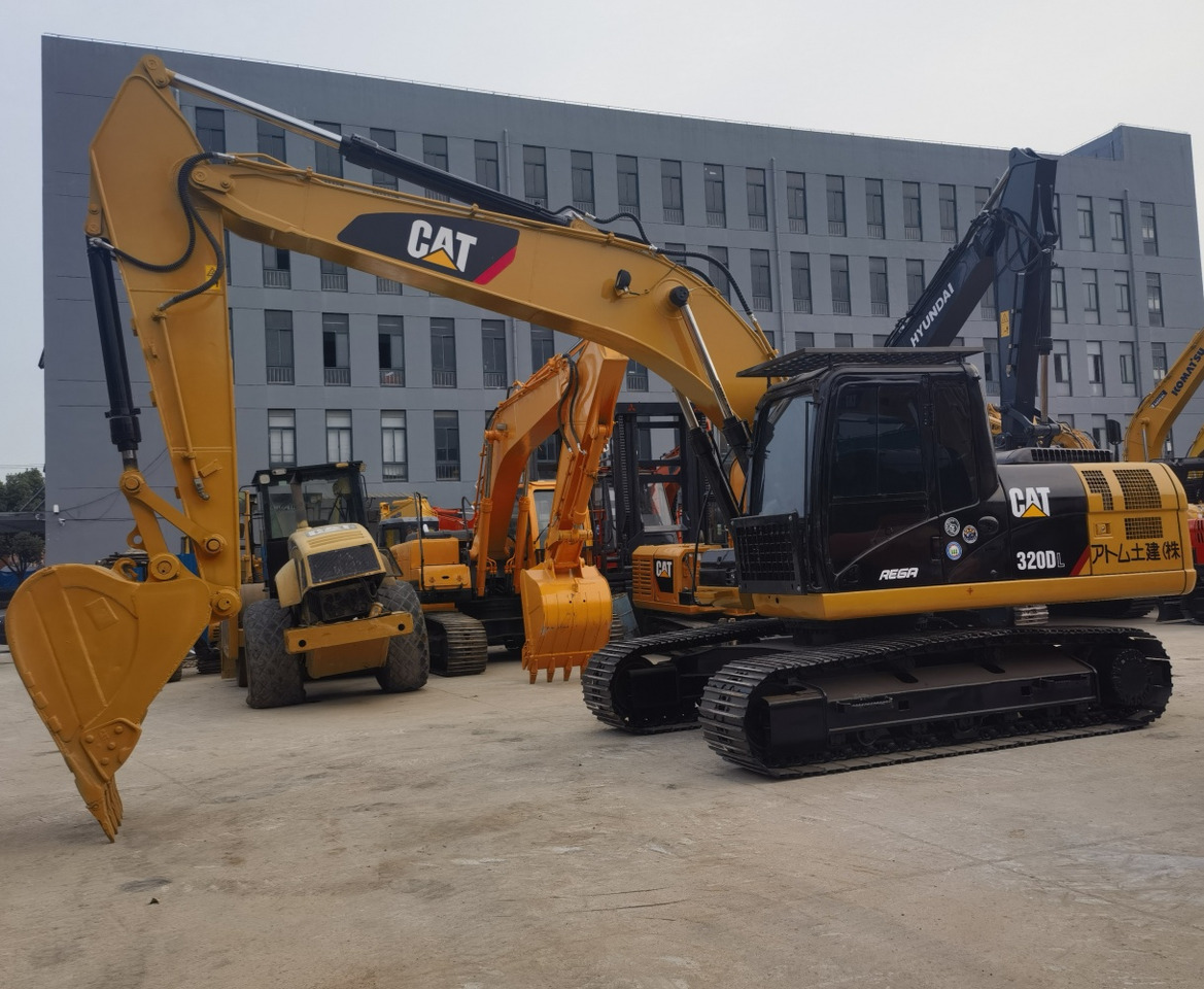 CAT 320DL Excavator - حفارات زحافة: صور 2 CAT 320DL Excavator - حفارات زحافة: صور 2