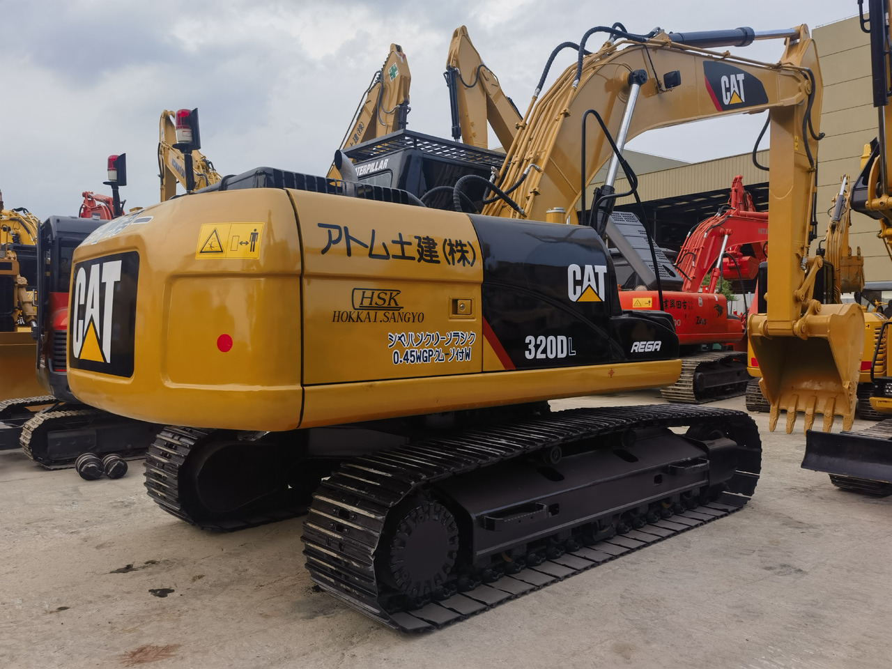CAT 320DL Excavator - حفارات زحافة: صور 1 CAT 320DL Excavator - حفارات زحافة: صور 1