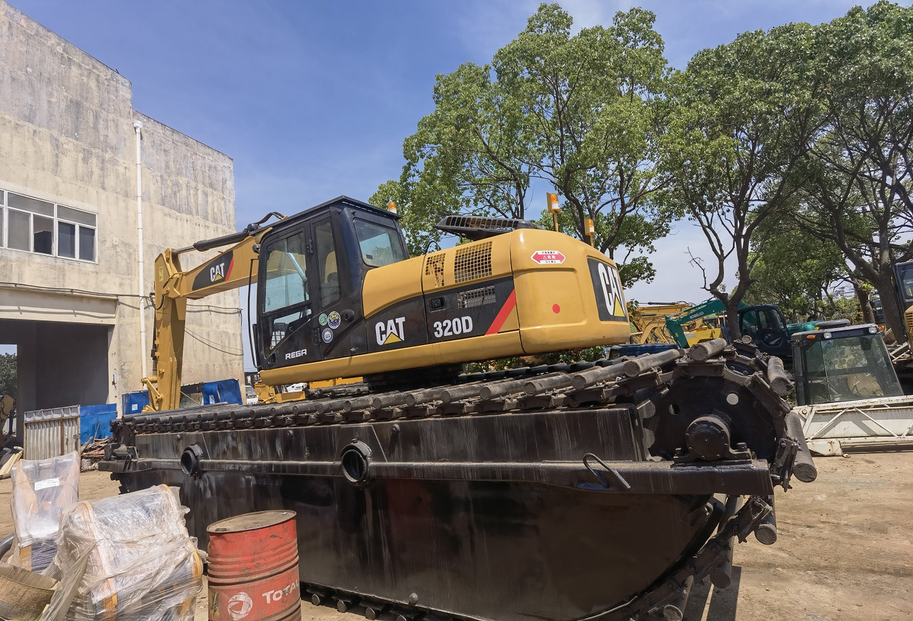 CAT 320DL used amphibious excavator - حفارات زحافة: صور 2 CAT 320DL used amphibious excavator - حفارات زحافة: صور 2