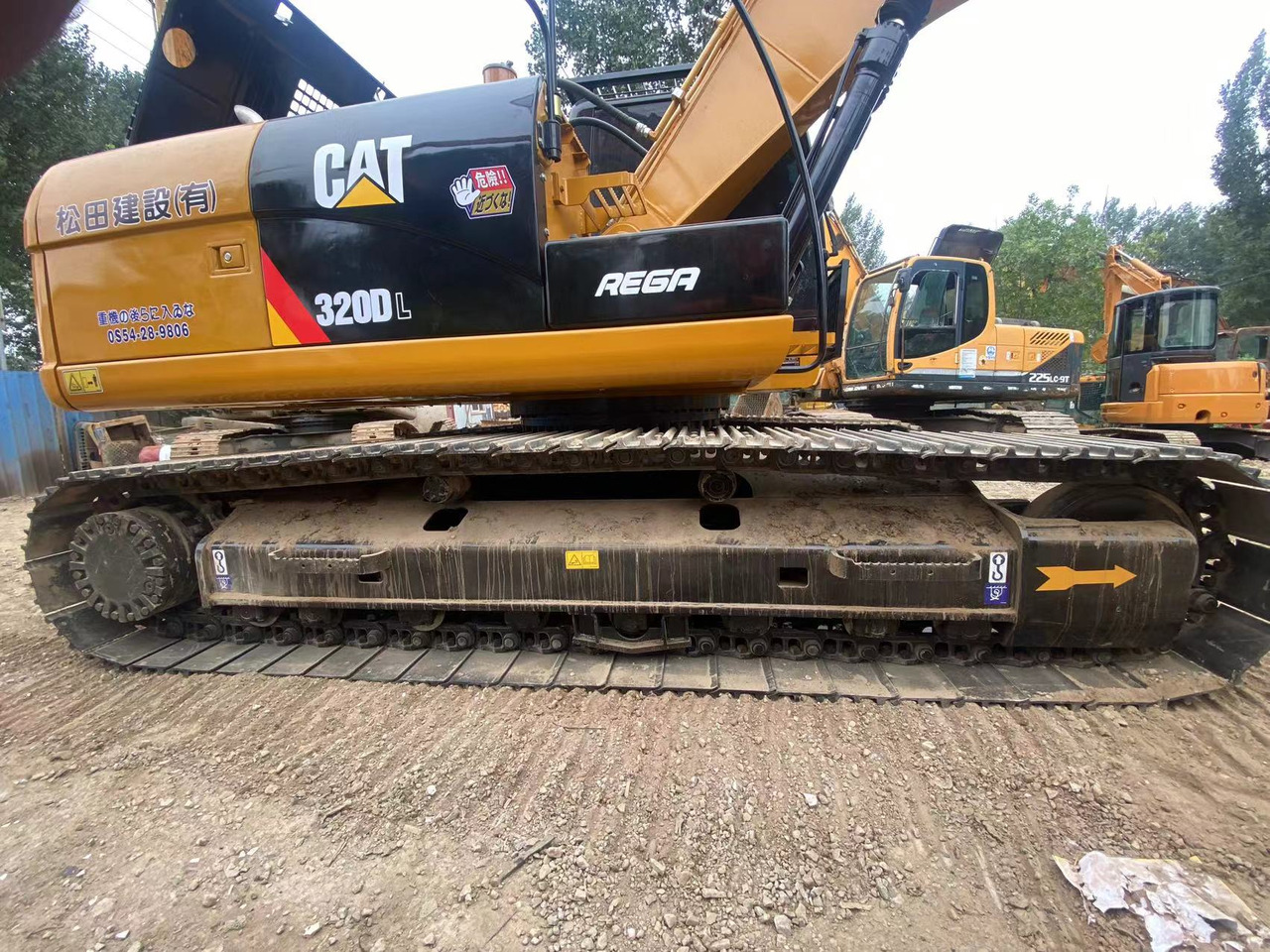 CAT 320DL used excavator - حفارات زحافة: صور 3 CAT 320DL used excavator - حفارات زحافة: صور 3