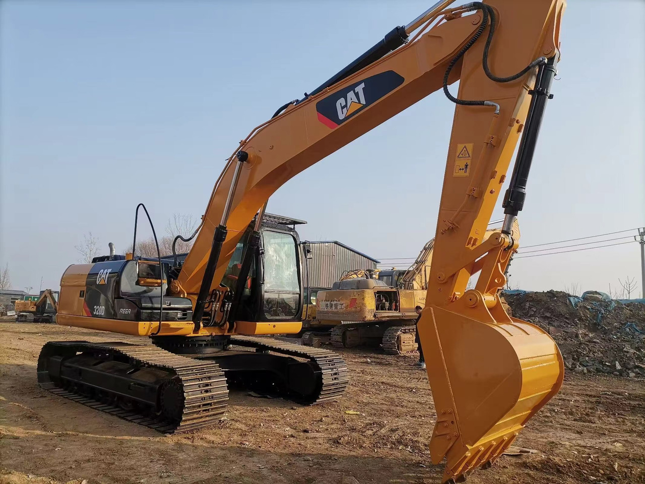 CAT 320DL used excavator - حفارات زحافة: صور 2 CAT 320DL used excavator - حفارات زحافة: صور 2