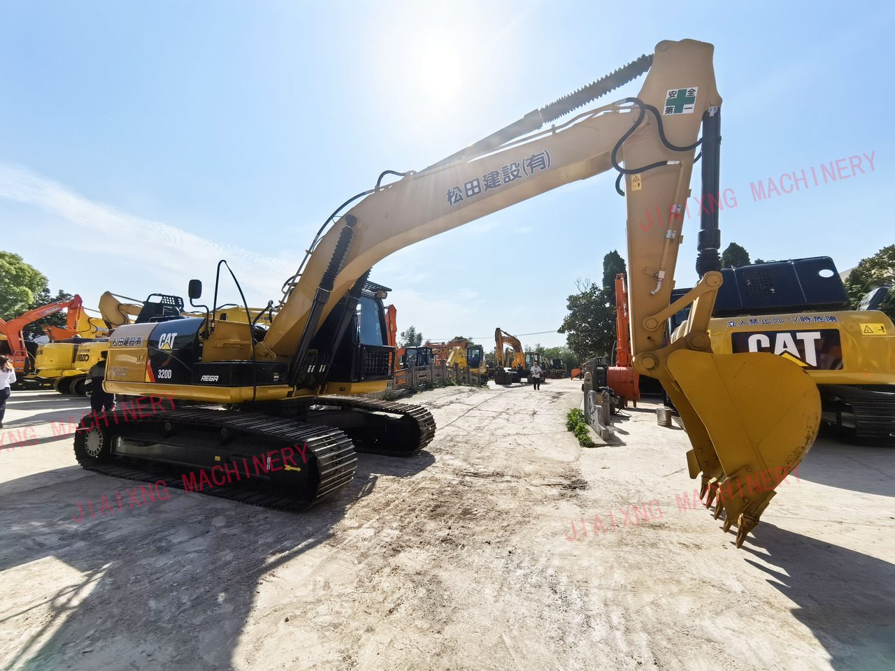 CAT 320DL used excavator - حفارات زحافة: صور 2 CAT 320DL used excavator - حفارات زحافة: صور 2