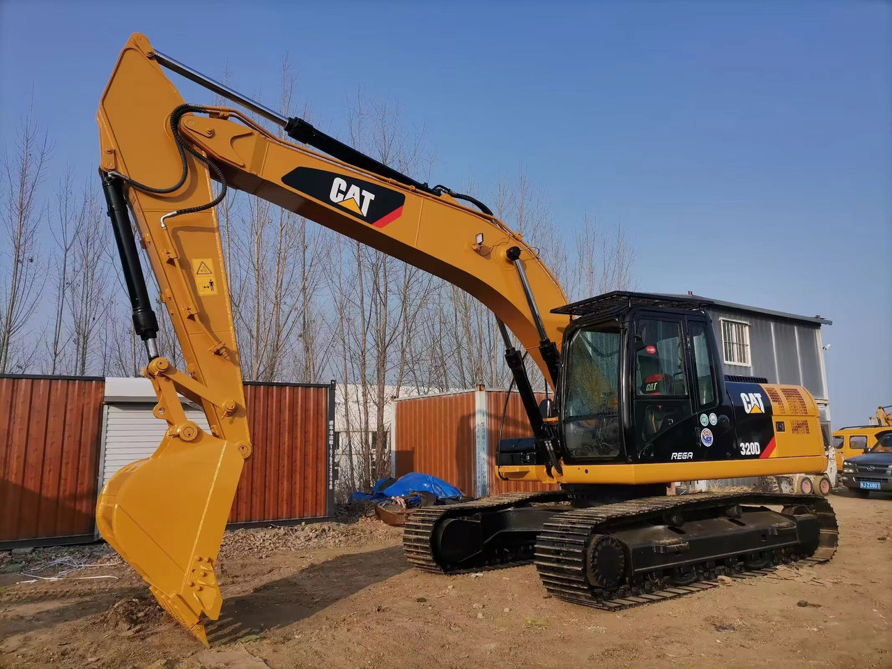 CAT 320DL used excavator - حفارات زحافة: صور 5 CAT 320DL used excavator - حفارات زحافة: صور 5