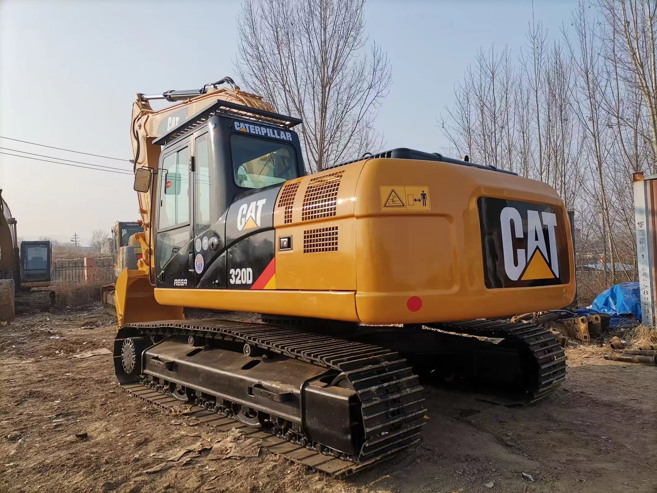 CAT 320DL used excavator - حفارات زحافة: صور 3 CAT 320DL used excavator - حفارات زحافة: صور 3