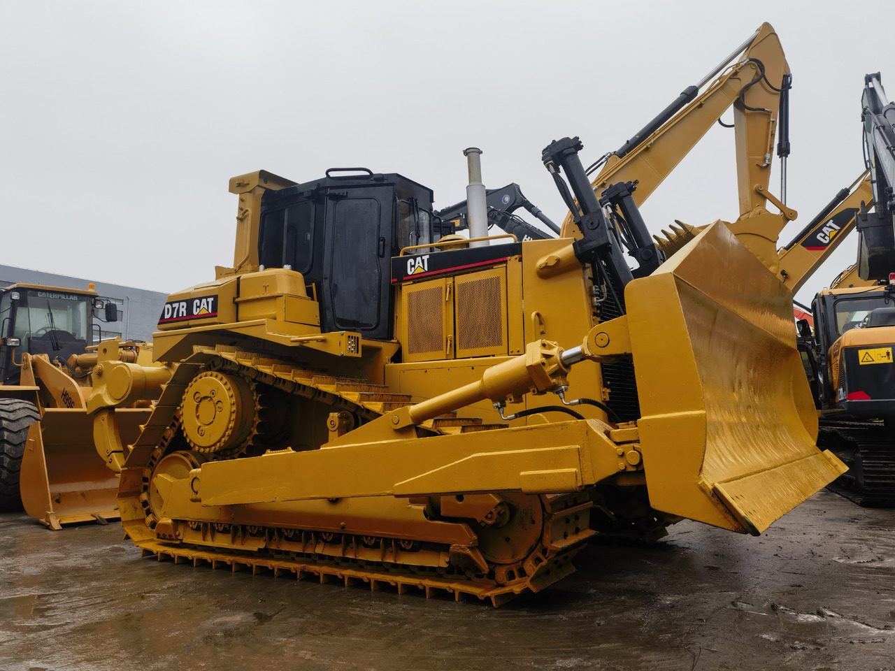 CAT D7R Bulldozer - بلدوزر: صور 1 CAT D7R Bulldozer - بلدوزر: صور 1