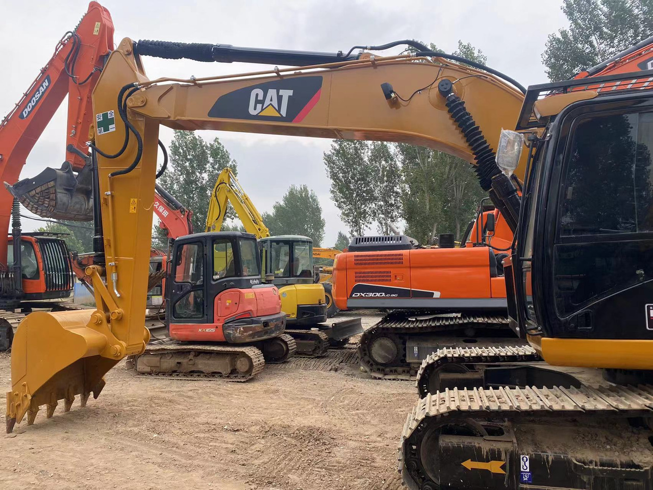 CAT320DL EXCAVATOR - حفارات زحافة: صور 5 CAT320DL EXCAVATOR - حفارات زحافة: صور 5