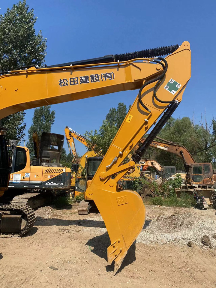 CAT320DL EXCAVATOR - حفارات زحافة: صور 4 CAT320DL EXCAVATOR - حفارات زحافة: صور 4